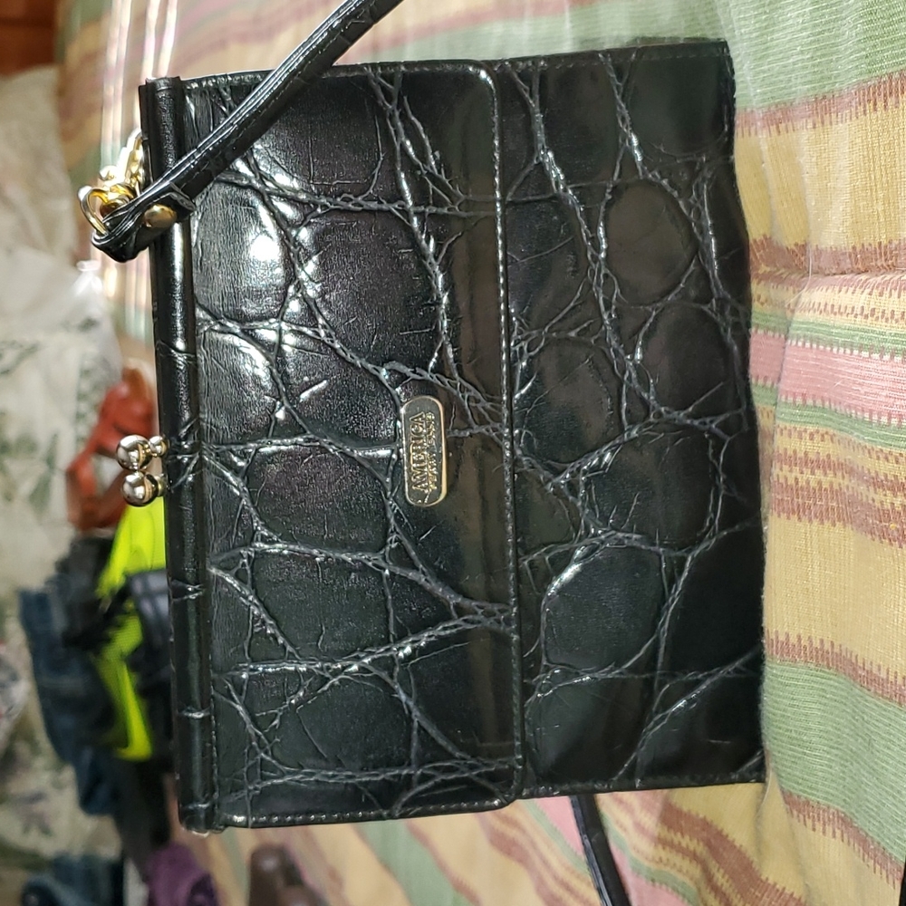 PERRY ELLIS AMERICA Vtg Black Patent Leather Snakeskin Embossed Crossbody Bag